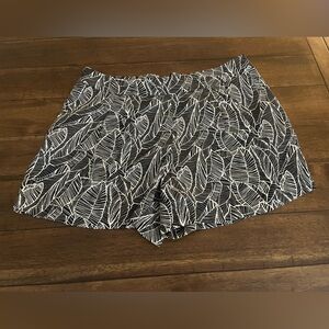 LOFT Monochrome Leaf Pattern Shorts